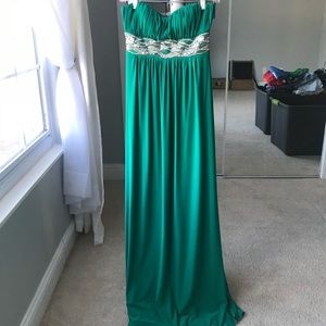 JS Boutique Formal Strapless Dress